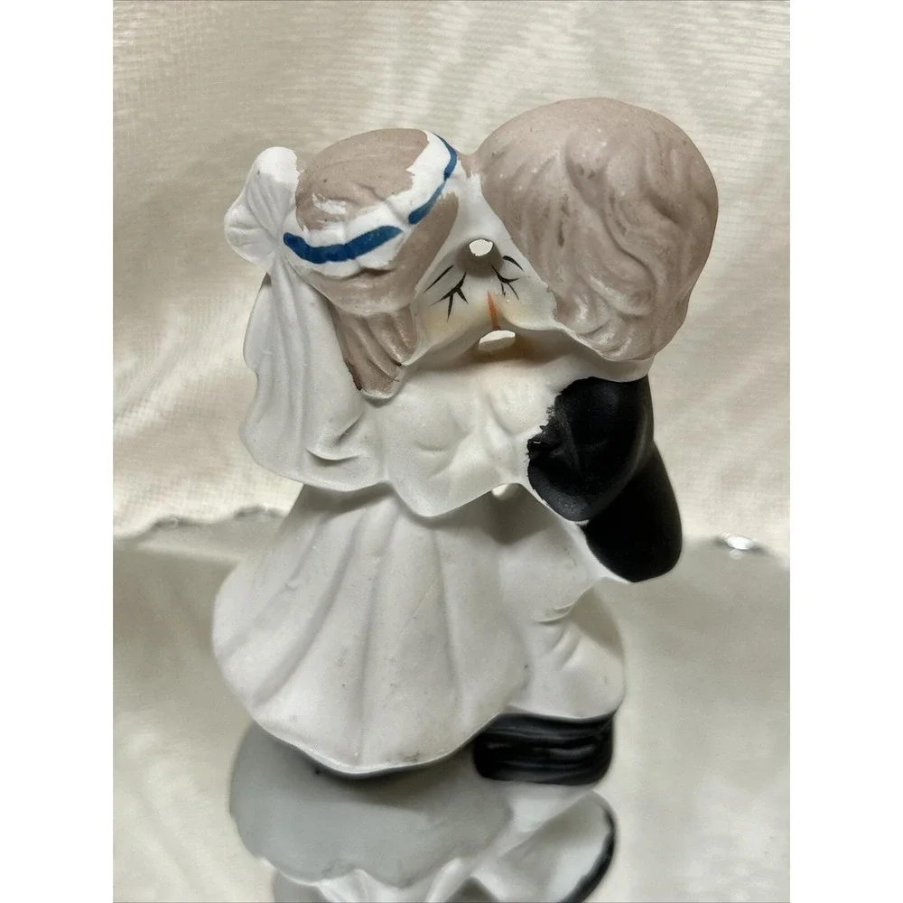 First Kiss Vintage Bisque Bride Groom Wedding Cake‎ Topper Keepsake Figurine